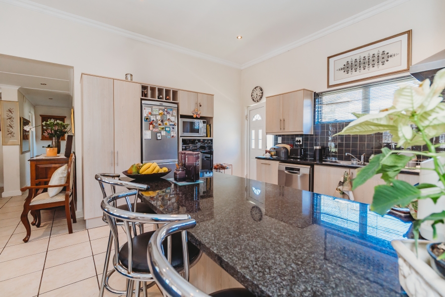 3 Bedroom Property for Sale in Kerriwood Hill Western Cape